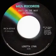 Loretta Lynn - One's On The Way / I Wanna Be Free