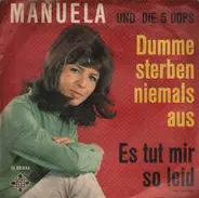 Manuela Und Die 5 Dops - Dumme Sterben Niemals Aus